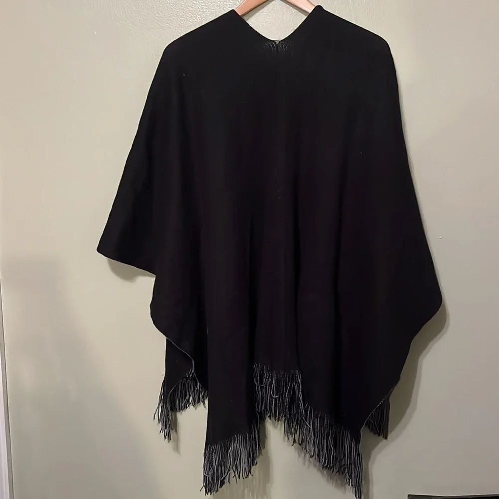Ruana Wrap Reversible black and gray with fringes womens one size